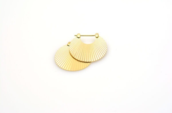 Small shell earring